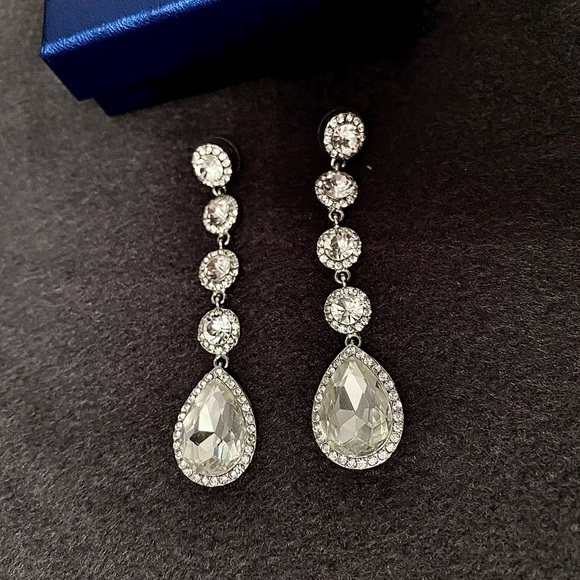 ✨Silver Austrian Crystal Drop Earrings - Picture 2 of 5